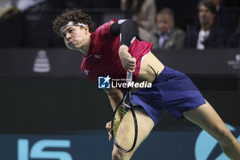 2024-11-21 - Ben Shelton of USA during the 2024 Davis Cup Finals quarter-final tennis tie between United States (USA) and Australia at Palacio de Deportes Jose Maria Martin Carpena on November 21, 2024 in Malaga, Spain - TENNIS - DAVIS CUP 2024 - 1/4 - USA V AUSTRALIA - INTERNATIONALS - TENNIS