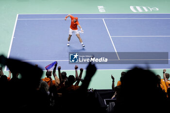 2024-11-22 - Tallon Griekspoor of Netherlands in action against Jan-Lennard Struff of Germany during the Davis Cup 2024, Semi-Finals tennis event between Germany and Netherlands on November 22, 2024 at Martin Carpena Pavilion in Malaga, Spain - TENNIS - DAVIS CUP 2024 - 1/2 - GERMANY V NETHERLANDS - INTERNATIONALS - TENNIS