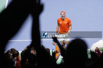 2024-11-22 - Tallon Griekspoor of Netherlands in action against Jan-Lennard Struff of Germany during the Davis Cup 2024, Semi-Finals tennis event between Germany and Netherlands on November 22, 2024 at Martin Carpena Pavilion in Malaga, Spain - TENNIS - DAVIS CUP 2024 - 1/2 - GERMANY V NETHERLANDS - INTERNATIONALS - TENNIS