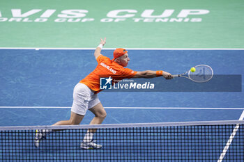 2024-11-22 - Tallon Griekspoor of Netherlands in action against Jan-Lennard Struff of Germany during the Davis Cup 2024, Semi-Finals tennis event between Germany and Netherlands on November 22, 2024 at Martin Carpena Pavilion in Malaga, Spain - TENNIS - DAVIS CUP 2024 - 1/2 - GERMANY V NETHERLANDS - INTERNATIONALS - TENNIS