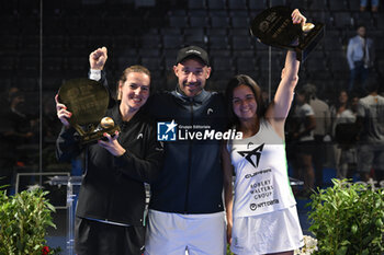 2024-06-23 - Ariana Sanchez Fallada and Paula Josemaria Martin the winners during the awards ceremony of the BNL Italy Major Premier Padel at Foro Italico in Rome, Italy on July 23th, 2024 - BNL ITALY MAJOR PREMIER PADEL - PADEL - TENNIS