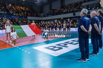 2024-07-09 - Italy team during the National anthem - WOMEN'S TEST MATCH - ITALY VS SERBIA - FRIENDLY MATCH - VOLLEYBALL