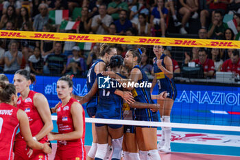 2024-07-09 - Italy scores a point - WOMEN'S TEST MATCH - ITALY VS SERBIA - FRIENDLY MATCH - VOLLEYBALL