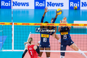 2024-07-09 - Paola Egonu (Italy) and Sarah Fahr (Italy) - WOMEN'S TEST MATCH - ITALY VS SERBIA - FRIENDLY MATCH - VOLLEYBALL