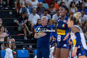 2024-07-09 - Julio Velasco (Italy head coach) - WOMEN'S TEST MATCH - ITALY VS SERBIA - FRIENDLY MATCH - VOLLEYBALL