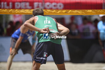 2024-06-23 - Carlo Bonifazi (ITA) calls the play - WORLD BEACH PRO TOUR - BEACH VOLLEY - VOLLEYBALL