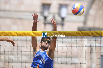 2024-06-23 - Carlo Bonifazi (ITA) tries a block - WORLD BEACH PRO TOUR - BEACH VOLLEY - VOLLEYBALL