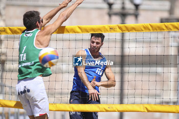 2024-06-23 - Davide Benzi (ITA) with a spike - WORLD BEACH PRO TOUR - BEACH VOLLEY - VOLLEYBALL