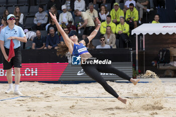 2024-07-07 - Gstaad Switzerland, 07/07/2024: Kristen Nuss (USA) in action during semi final of Swatch Beach Pro Gstaad 2024, Roy Emerson Arena in Gstaad. - SWATCH BEACH VOLLEY - BEACH VOLLEY - VOLLEYBALL