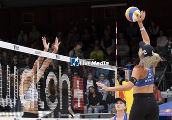 2024-07-07 - Gstaad Switzerland, 07/07/2024: Taryn Kloth (USA) in action during women final of Swatch Beach Pro Gstaad 2024, Roy Emerson Arena in Gstaad. - SWATCH BEACH VOLLEY - BEACH VOLLEY - VOLLEYBALL