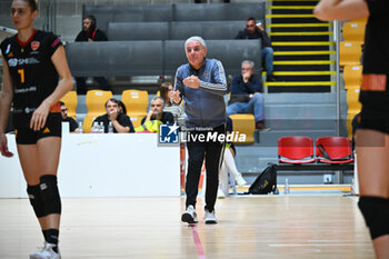 07/11/2024 - Roma Volley coach Giuseppe Cuccarini during the match valid for the Volleyball Challenge Cup 2025 competition played in Rome on 07.11.2024 - ROMA VOLLEY VS RAPID BUCARESTI - CHALLENGE CUP WOMEN - VOLLEY