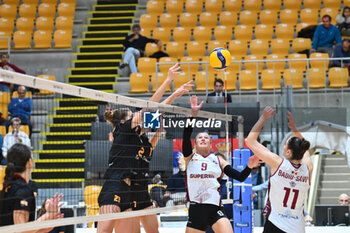 07/11/2024 - Liliana Berko, A.D. Badiu-Savu in action during the match valid for the Volleyball Challenge Cup 2025 competition played in Rome on 07.11.2024 - ROMA VOLLEY VS RAPID BUCARESTI - CHALLENGE CUP WOMEN - VOLLEY