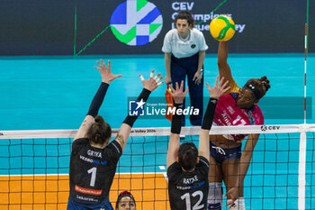 2024-02-29 - Myriam Sylla (Allianz VV Milano) during quarter Final of the Champions League Women between Allianz VeroVolley Milano and ŁKS Commercecon Łodz at Allianz Cloud, Milano, Italy on February 29, 2024 - QUARTER FINALS - ALLIANZ VEROVOLLEY MILANO VS LODZ - CHAMPIONS LEAGUE WOMEN - VOLLEYBALL