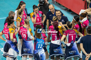 2024-02-29 - Head coach Marco Gaspari (Allianz VV Milano) and Players of Vero Volley Milano during quarter Final of the Champions League Women between Allianz VeroVolley Milano and ŁKS Commercecon Łodz at Allianz Cloud, Milano, Italy on February 29, 2024 - QUARTER FINALS - ALLIANZ VEROVOLLEY MILANO VS LODZ - CHAMPIONS LEAGUE WOMEN - VOLLEYBALL