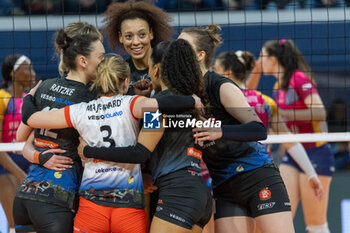 2024-02-29 - Valentina Diouf (ŁKS Commercecon Łodz) and teammates during quarter Final of the Champions League Women between Allianz VeroVolley Milano and ŁKS Commercecon Łodz at Allianz Cloud, Milano, Italy on February 29, 2024 - QUARTER FINALS - ALLIANZ VEROVOLLEY MILANO VS LODZ - CHAMPIONS LEAGUE WOMEN - VOLLEYBALL