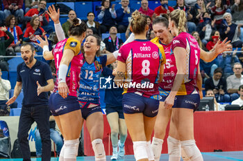 2024-02-29 - Exultation of Kara Bajema (Allianz VV Milano) and teammates during quarter Final of the Champions League Women between Allianz VeroVolley Milano and ŁKS Commercecon Łodz at Allianz Cloud, Milano, Italy on February 29, 2024 - QUARTER FINALS - ALLIANZ VEROVOLLEY MILANO VS LODZ - CHAMPIONS LEAGUE WOMEN - VOLLEYBALL