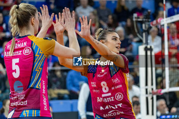 2024-02-29 - Alessia Orro (Allianz VV Milano) and Laura Heyrman (Allianz VV Milano) during quarter Final of the Champions League Women between Allianz VeroVolley Milano and ŁKS Commercecon Łodz at Allianz Cloud, Milano, Italy on February 29, 2024 - QUARTER FINALS - ALLIANZ VEROVOLLEY MILANO VS LODZ - CHAMPIONS LEAGUE WOMEN - VOLLEYBALL