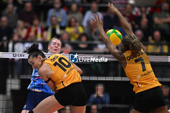 2024-02-29 - Block of Chiaka Ogbogu ( VakifBank Istanbul ) during VOLLEYBALL - CHAMPIONS LEAGUE WOMEN game between A.Carraro Imoco Conegliano and VakifBank Istanbul at Palaverde in Villorba, Italy on   February 29, 2024 - QUARTER FINALS - A.CARRARO IMOCO CONEGLIANO VS VAKIFBANK ISTANBUL - CHAMPIONS LEAGUE WOMEN - VOLLEYBALL