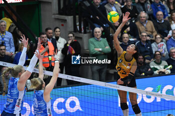 2024-02-29 - Jordan Thompson ( VakifBank Istanbul ) during VOLLEYBALL - CHAMPIONS LEAGUE WOMEN game between Prosecco Doc Imoco Conegliano and VakifBank Istanbul at Palaverde in Villorba, Italy on   February 29, 2024 - QUARTER FINALS - A.CARRARO IMOCO CONEGLIANO VS VAKIFBANK ISTANBUL - CHAMPIONS LEAGUE WOMEN - VOLLEYBALL