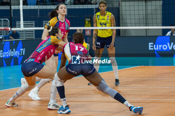 2024-03-12 - Myriam Sylla (Allianz VV Milano) and Helena Cazaute (Allianz VV Milano) on defense during SemiFinals of the Champions League Women between Allianz VeroVolley Milano and Fenerbahce Opet Istanbul at Allianz Cloud, Milano, Italy on March 12, 2024 - ALLIANZ VERO VOLLEY MILANO VS FENERBAHCE OPEN ISTANBUL - CHAMPIONS LEAGUE WOMEN - VOLLEYBALL