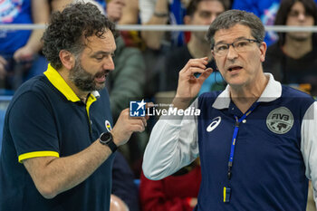 2024-03-12 - Head coach Marco Gaspari (Allianz VV Milano) and second referee during SemiFinals of the Champions League Women between Allianz VeroVolley Milano and Fenerbahce Opet Istanbul at Allianz Cloud, Milano, Italy on March 12, 2024 - ALLIANZ VERO VOLLEY MILANO VS FENERBAHCE OPEN ISTANBUL - CHAMPIONS LEAGUE WOMEN - VOLLEYBALL