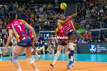 2024-03-12 - Myriam Sylla (Allianz VV Milano) on defense during SemiFinals of the Champions League Women between Allianz VeroVolley Milano and Fenerbahce Opet Istanbul at Allianz Cloud, Milano, Italy on March 12, 2024 - ALLIANZ VERO VOLLEY MILANO VS FENERBAHCE OPEN ISTANBUL - CHAMPIONS LEAGUE WOMEN - VOLLEYBALL