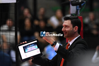 2024-03-14 - Ferhat Kurnazm head coach of Eczacibasi Dynavit Istanbul during Volleyball Champions League Women game between A. Carraro Imoco Conegliano and Eczacibasi Dynavit Istanbul at Palaverde in Villorba, Italy on  March 14, 2024 - A. CARRARO IMOCO CONEGLIANO VS ECZACIBASI DYNAVIT ISTANBUL - CHAMPIONS LEAGUE WOMEN - VOLLEYBALL