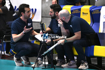 2024-03-14 - Coach team of A. Carraro Imoco Conegliano during Volleyball Champions League Women game between A. Carraro Imoco Conegliano and Eczacibasi Dynavit Istanbul at Palaverde in Villorba, Italy on  March 14, 2024 - A. CARRARO IMOCO CONEGLIANO VS ECZACIBASI DYNAVIT ISTANBUL - CHAMPIONS LEAGUE WOMEN - VOLLEYBALL