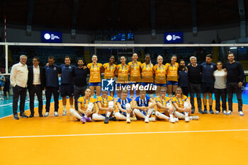 07/11/2024 - Team FC Porto during CEV Champions League Women 2025 match between Numia VV Milano and FC Porto at Opiquad Arena, Monza, Italy on November 7, 2024	 - VERO VOLLEY MILANO VS FC PORTO - CHAMPIONS LEAGUE WOMEN - VOLLEY