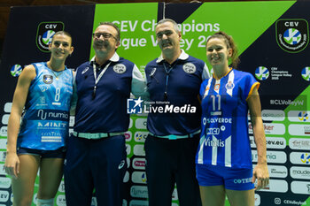 07/11/2024 - Alessia Orro (Numia VeroVolley Milano) and Joana Resende (FC Porto) with referees Olivier Guillet, Aleksandar Petrovic during CEV Champions League Women 2025 match between Numia VV Milano and FC Porto at Opiquad Arena, Monza, Italy on November 7, 2024 - VERO VOLLEY MILANO VS FC PORTO - CHAMPIONS LEAGUE WOMEN - VOLLEY