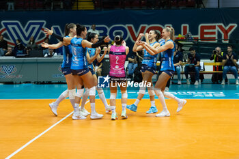 07/11/2024 - Happiness of Players of Numia VeroVolley Milano during CEV Champions League Women 2025 match between Numia VV Milano and FC Porto at Opiquad Arena, Monza, Italy on November 7, 2024	 - VERO VOLLEY MILANO VS FC PORTO - CHAMPIONS LEAGUE WOMEN - VOLLEY