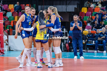 06/11/2024 - Savino Del Bene Scandicci players celebrate a point - SAVINO DEL BENE SCANDICCI VS CSO VOLUNTARI 2005 - CHAMPIONS LEAGUE WOMEN - VOLLEY