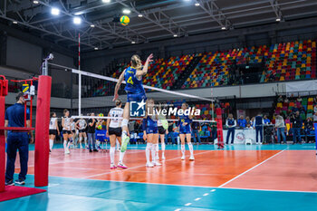 06/11/2024 - Britt Herbots (Savino Del Bene Scandicci) warm up - SAVINO DEL BENE SCANDICCI VS CSO VOLUNTARI 2005 - CHAMPIONS LEAGUE WOMEN - VOLLEY