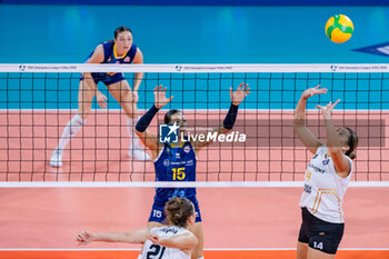 06/11/2024 - Ana Carolina da Silva (Savino Del Bene Scandicci) vs KAPELOVIES Alexandra Alice (C.S.O. VOLUNTARI 2005) - SAVINO DEL BENE SCANDICCI VS CSO VOLUNTARI 2005 - CHAMPIONS LEAGUE WOMEN - VOLLEY