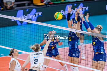 06/11/2024 - ZADOROJNAI Didona Iuna Catalina (C.S.O. VOLUNTARI 2005) attack vs Ana Carolina da Silva (Savino Del Bene Scandicci) - SAVINO DEL BENE SCANDICCI VS CSO VOLUNTARI 2005 - CHAMPIONS LEAGUE WOMEN - VOLLEY