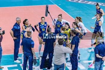 06/11/2024 - Head Coach Marco Gaspari (Savino Del Bene Scandicci) and Scandicci players during time out - SAVINO DEL BENE SCANDICCI VS CSO VOLUNTARI 2005 - CHAMPIONS LEAGUE WOMEN - VOLLEY