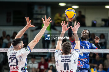 2024-11-20 - Spike by Yaoussia Kavogo - Arcada Galati - ITAS TRENTINO VS CS ARCADA GALATI - CEV EUROVOLLEY MEN - VOLLEYBALL