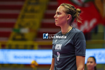 2024-09-08 - Pleun Van Der Pijl #3 of UYBA E-Work Volley Busto Arsizio looks on during Volley 2024/25 UYBA CUP at E-Work Arena - UYBA VOLLEY BUSTO ARSIZIO - RITRATTI - EVENTS - VOLLEYBALL