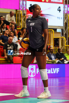 2024-09-08 - Skyy Howard #1 of UYBA E-Work Volley Busto Arsizio seen in action during Volley 2024/25 UYBA CUP at E-Work Arena - UYBA VOLLEY BUSTO ARSIZIO - RITRATTI - EVENTS - VOLLEYBALL