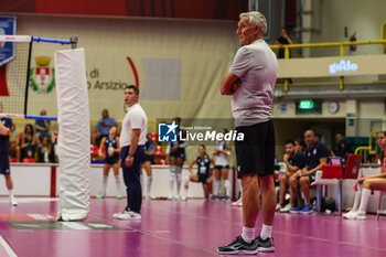 2024-09-08 - Gianni Caprara Head Coach of UYBA E-Work Volley Busto Arsizio looks on during Volley 2024/25 UYBA CUP at E-Work Arena - UYBA VOLLEY BUSTO ARSIZIO - RITRATTI - EVENTS - VOLLEYBALL