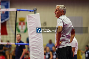 2024-09-08 - Gianni Caprara Head Coach of UYBA E-Work Volley Busto Arsizio looks on during Volley 2024/25 UYBA CUP at E-Work Arena - UYBA VOLLEY BUSTO ARSIZIO - RITRATTI - EVENTS - VOLLEYBALL