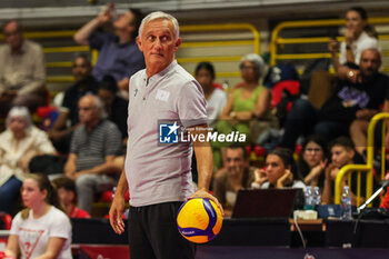 2024-09-08 - Gianni Caprara Head Coach of UYBA E-Work Volley Busto Arsizio looks on during Volley 2024/25 UYBA CUP at E-Work Arena - UYBA VOLLEY BUSTO ARSIZIO - RITRATTI - EVENTS - VOLLEYBALL