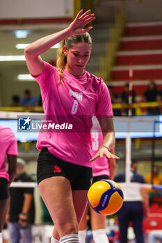 2024-09-08 - Silke Van Avermaet #6 of UYBA E-Work Volley Busto Arsizio seen in action during Volley 2024/25 UYBA CUP at E-Work Arena - UYBA VOLLEY BUSTO ARSIZIO - RITRATTI - EVENTS - VOLLEYBALL