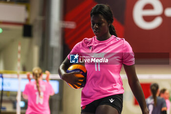 2024-09-08 - Josephine Obossa #11 of UYBA E-Work Volley Busto Arsizio seen in action during Volley 2024/25 UYBA CUP at E-Work Arena - UYBA VOLLEY BUSTO ARSIZIO - RITRATTI - EVENTS - VOLLEYBALL