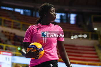 2024-09-08 - Josephine Obossa #11 of UYBA E-Work Volley Busto Arsizio seen in action during Volley 2024/25 UYBA CUP at E-Work Arena - UYBA VOLLEY BUSTO ARSIZIO - RITRATTI - EVENTS - VOLLEYBALL