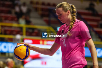 2024-09-08 - Laura Kunzler #14 of UYBA E-Work Volley Busto Arsizio seen in action during Volley 2024/25 UYBA CUP at E-Work Arena - UYBA VOLLEY BUSTO ARSIZIO - RITRATTI - EVENTS - VOLLEYBALL