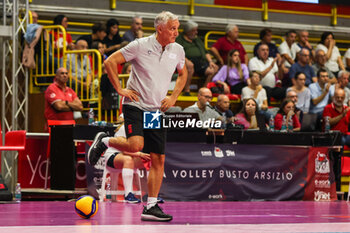 2024-09-08 - Gianni Caprara Head Coach of UYBA E-Work Volley Busto Arsizio seen in action during Volley 2024/25 UYBA CUP at E-Work Arena - UYBA VOLLEY BUSTO ARSIZIO - RITRATTI - EVENTS - VOLLEYBALL