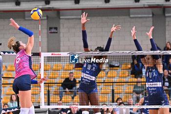 2024-09-20 - Actions of the game and players' images during the match between Vero Volley Milano and Savino Del Bene Scandicci match at Courmayeur Sport Center - 20th September 2024, during the Courmayeur Cup 24 - COURMAYEUR CUP - VERO VOLLEY MILANO VS SAVINO DEL BENE SCANDICCI - EVENTS - VOLLEYBALL