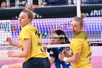 2024-09-20 - JOANNA WOLOSZ and SARAH FAHR ( Imoco Conegliano ) during the match between Prosecco Doc Imoco Conegliano – Igor Gorgonzola Novara match at Courmayeur Sport Center - 20th September 2024, during the Courmayeur Cup 24 - COURMAYEUR CUP - PROSECCO DOC IMOCO CONEGLIANO VS IGOR GORGONZOLA NOVARA - EVENTS - VOLLEYBALL