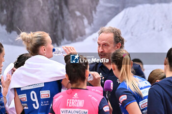 2024-09-20 - Time out of Igor Novara during the match between Prosecco Doc Imoco Conegliano – Igor Gorgonzola Novara match at Courmayeur Sport Center - 20th September 2024, during the Courmayeur Cup 24 - COURMAYEUR CUP - PROSECCO DOC IMOCO CONEGLIANO VS IGOR GORGONZOLA NOVARA - EVENTS - VOLLEYBALL